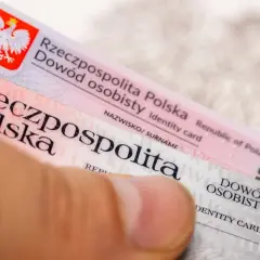 Skan dowodu osobistego Rzeczypospolitej Polskiej, z widocznym godłem i napisem "Dowód osobisty".