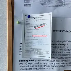Awizo z sądu: zawiadomienie o powtórnym doręczeniu przesyłki poleconej, adresowanej do konkretnej osoby, z informacją o terminie odbioru.